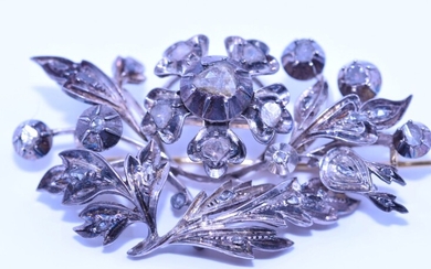 Ancienne broche vers 1850 en or et argent avec 26 diamants vieille taille +- 2.00cts....