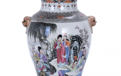CHINESE VASE OF THE REPUBLIC PERIOD, 1912-1949.