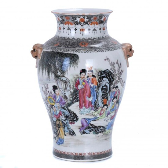 CHINESE VASE OF THE REPUBLIC PERIOD, 1912-1949.