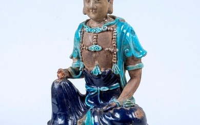 Chine, XVIIe siècle , sujet en grés émaillé turquoise et aubergine, de type Fahua, représentant...