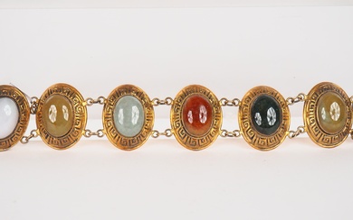 Chine, vers 1920, Bracelet en cuivre doré orné de six cabochons en pierres dures de...