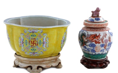Chinese Enamel-Decorated Porcelain Jardiniere and Urn (2pcs)