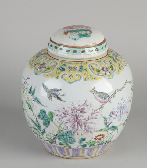Chinese porcelain ginger jar with Family Rose / floral