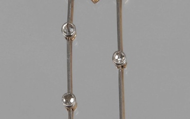 Collier de diamants vers 1920, or blanc et jaune testé 585/1000, partie centrale travaillée de...
