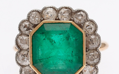 Emerald and diamonds rosette ring, circa 1940.