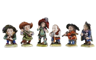 GROUP OF CONTINENTAL PORCELAIN MUSICIAN FIGURES