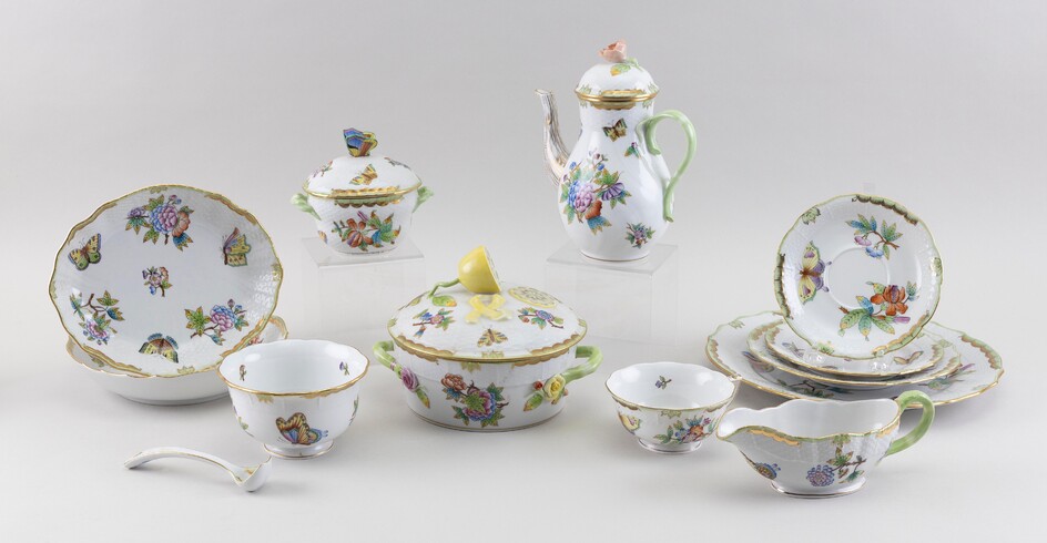 HEREND "GREEN VICTORIA" PORCELAIN LUNCHEON SERVICE
