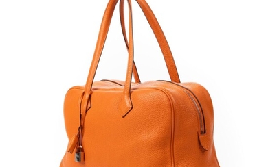 HERMÈS 2014 Sac "Victoria" "Victoria" bag Taurillon Clémence orange Orange Taurillon Clémence leather Garnitures métal...