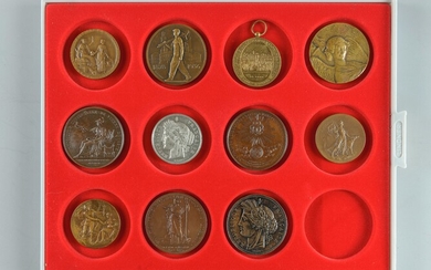 IIIe république. Lot de 11 médailles en bronze