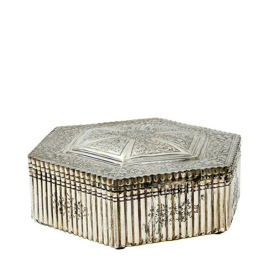 Italian 800 Silver Hexagonal Large Table Box Ribbed Sides Floral Decoration 1940