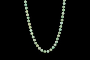 Jade necklace, total of 89 jade beads, rose gold clasp, approximate total length 42.5cm