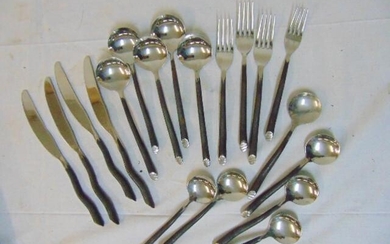 Lot Izabel Lam flatware, 5 spoons, 4 dinner forks, 4