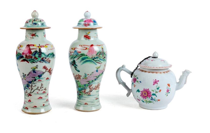 Lot varié en porcelaine de Chine, au total trois pièces:...