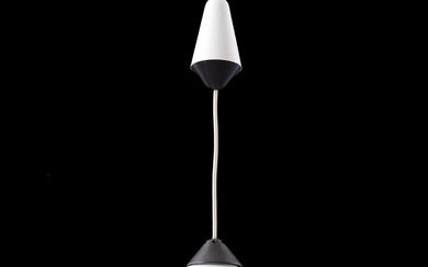 Louis Christiaan Kalff (1897-1976), Opaline glazen hanglamp met zwarte accenten en...