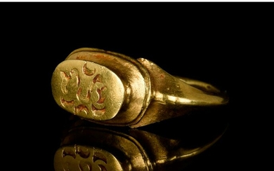 MEDIEVAL GOLD RING WITH MOON CRESCENT PATTERN