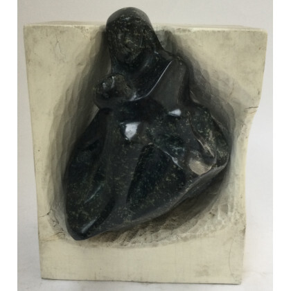 Vittorio Gagliano ( Enna 1925 - Milano 2012 ) , "Mamma con bambino" scultura in ceramica con struttura in legno dipinto, siglata alla base a sinistra (h totale cm 26)...