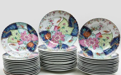 Mottahedeh Chinese Export Porcelain Part Service in the