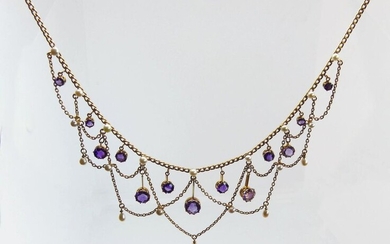 NECKLACE NECKLACE draped in yellow gold, adorned with faceted round amethysts tassels and probably fine pearls. Gross weight 20 g