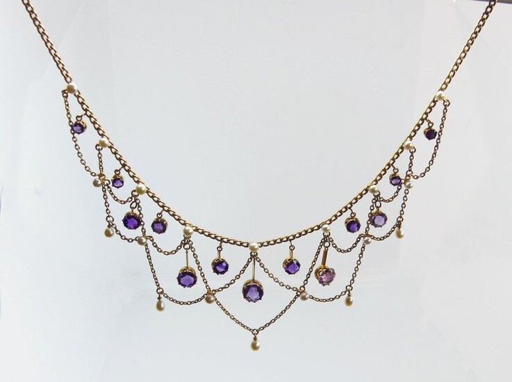 NECKLACE NECKLACE draped in yellow gold, adorned with faceted round amethysts tassels and probably fine pearls. Gross weight 20 g