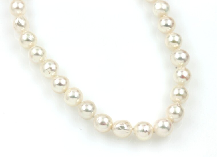 Necklace made of cultured akoya pearls ,...