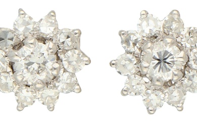 No Reserve - 18K White gold stud earrings set with approx. 0.50 ct. diamond.