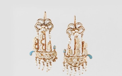 PAIR OF PEARL AND GOLD EARRINGS