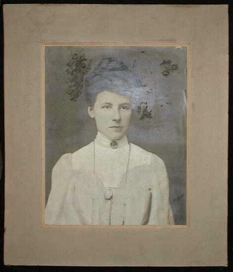 PHOTOGRAPH OF A YOUNG WOMAN