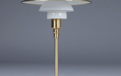 POUL HENNINGSEN (Denmark, 1884-1967) for Louis Poulsen. PH 3/2 table lamp, Limited Edition. Blown white...