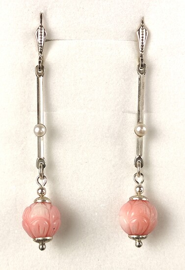 Pair of coral earrings, pendant, hinged earwire with millegrip finials as well as seed bead set
