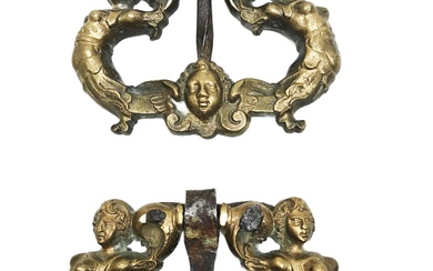 Paire de poignées en bronze figurant deux... - Lot 58 - Art Richelieu