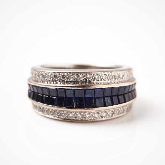 RING, 18 k rhodium-plated white gold, square-cut sapphires, 40 small diamonds.