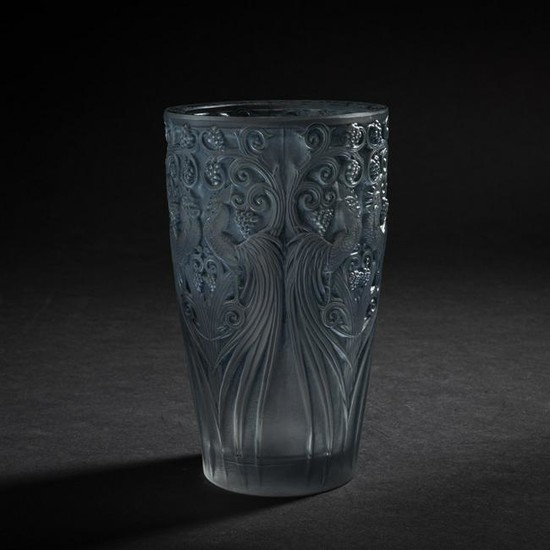 René Lalique, 'Coqs et Raisins' vase, 1928