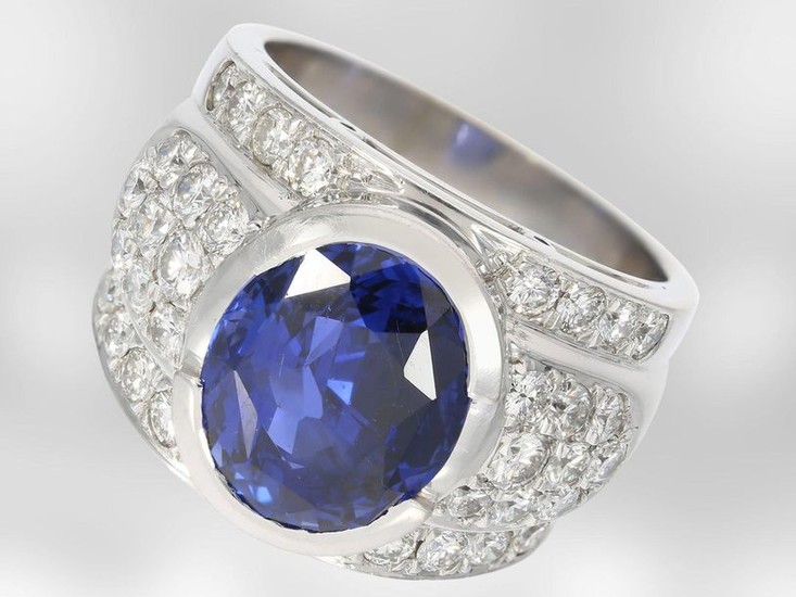 Ring: valuable high-carat sapphire ring with diamonds, total...