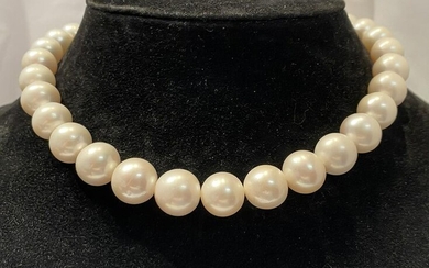 SOUTH SEA PEARL GRADUATED NECKLET