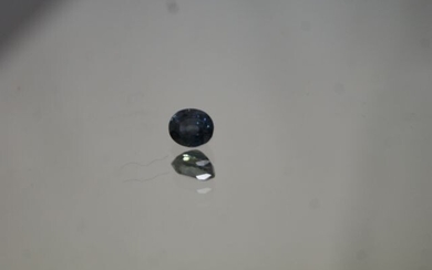 Saphir ovale de 1,68 carat. Accompagné de son certificat AIG, attestant l’absence de traitement thermique....