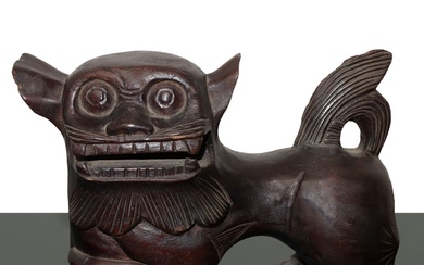 Scultura cinese in legno intagliato di Cane di Fo