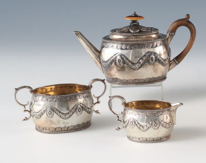 Servizio da tè in argento composto da una... - Lot 558 - Pierre Bergé & Associés