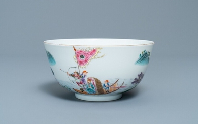 Un bol en porcelaine de Chine famille rose à décor de figures dans un paysage fluvial, marque de Qianlong, 20ème siècle