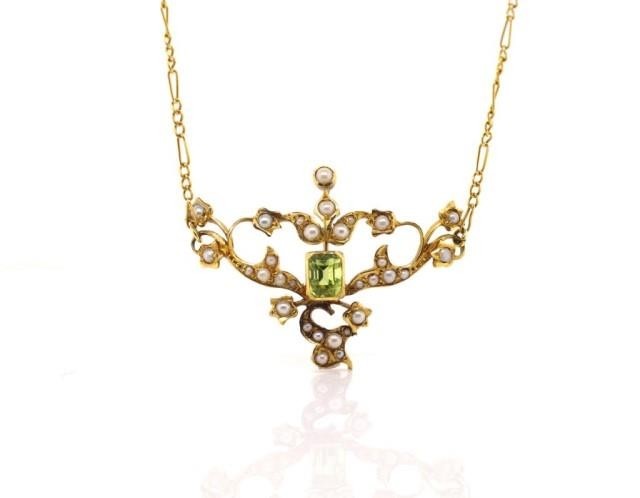 Victorian 15ct yellow gold pendant set with step cut peridot...
