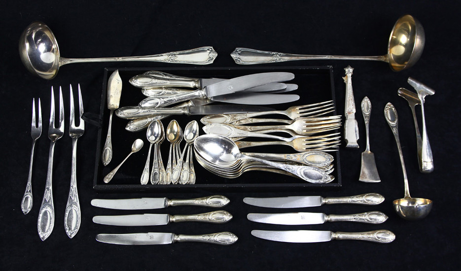 (lot of 181) August Wellner 80 silverplate flatware flatware service in a canteen