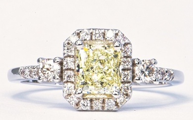 1.33 ct IGI Natural Fancy Yellow VS1 - 14 kt. White gold - Ring - 1.00 ct Diamond - Diamonds, No Reserve Price