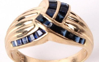 14K YELLOW GOLD AND SAPHIRE LADIES RING