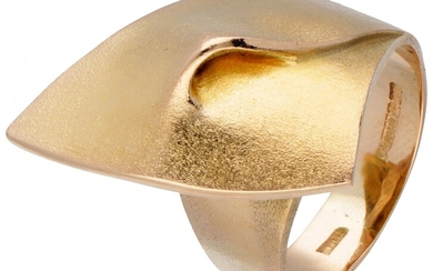 14K. Yellow gold 'Fold' ring by Finnish designer Pekka Hirvonen for Lapponia.