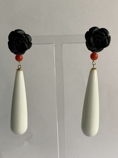 18 kt. Gold - Earrings Coral - white agate and black agate