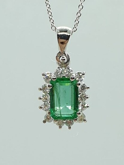 18 kt. White gold - Necklace with pendant - 0.18 ct Emerald - Diamonds