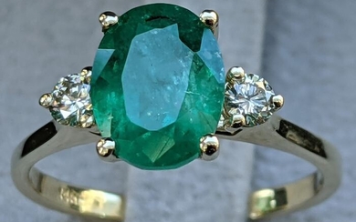 2.06 ct Natural Emerald Halo Engagement Ring - 14 kt. Yellow gold Ring - 14 kt. Yellow gold - Ring - 2.06 ct Emerald - Diamonds