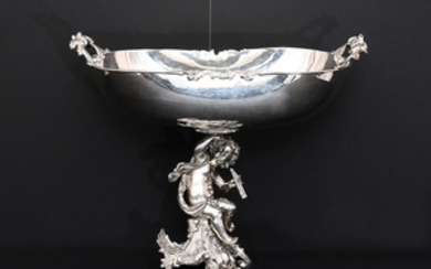 A large revival Centerpiece with Cupid - Silver - Baroque