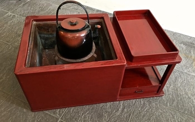 Hibachi (oven for the tea ceremony) in lacquer, including stand and small water kettle - Japan - around 1900 (Meiji period)