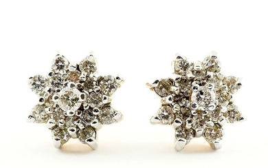 18 kt. Yellow gold - Star-shaped antique earrings with 34 natural diamonds Brilliant carving of 1.50 ct.