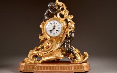 Beautiful bronze clock with cherubs on wooden console, Rococo style - Bronze (gilt/silvered/patinated/cold painted) - Second half 19th century
